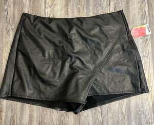 Arula Black Faux Leather Asymmetric Wrap Skort Size 2X